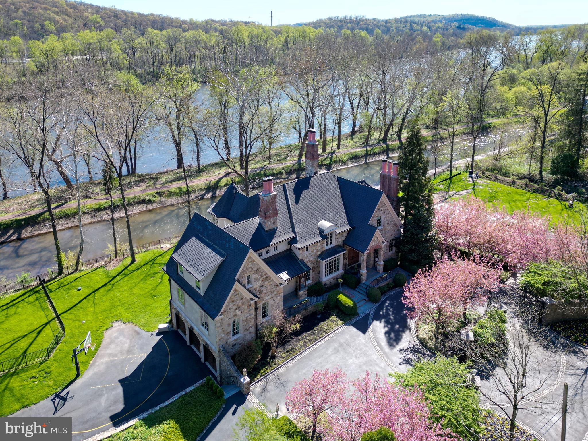 1726 RIVER ROAD