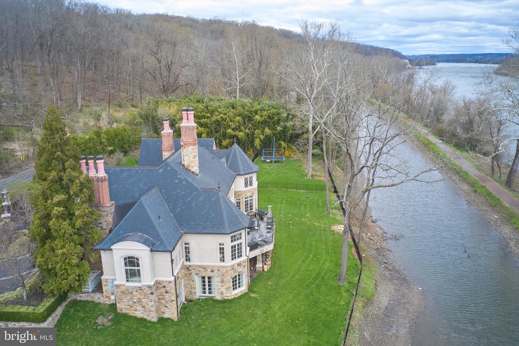1726 RIVER ROAD