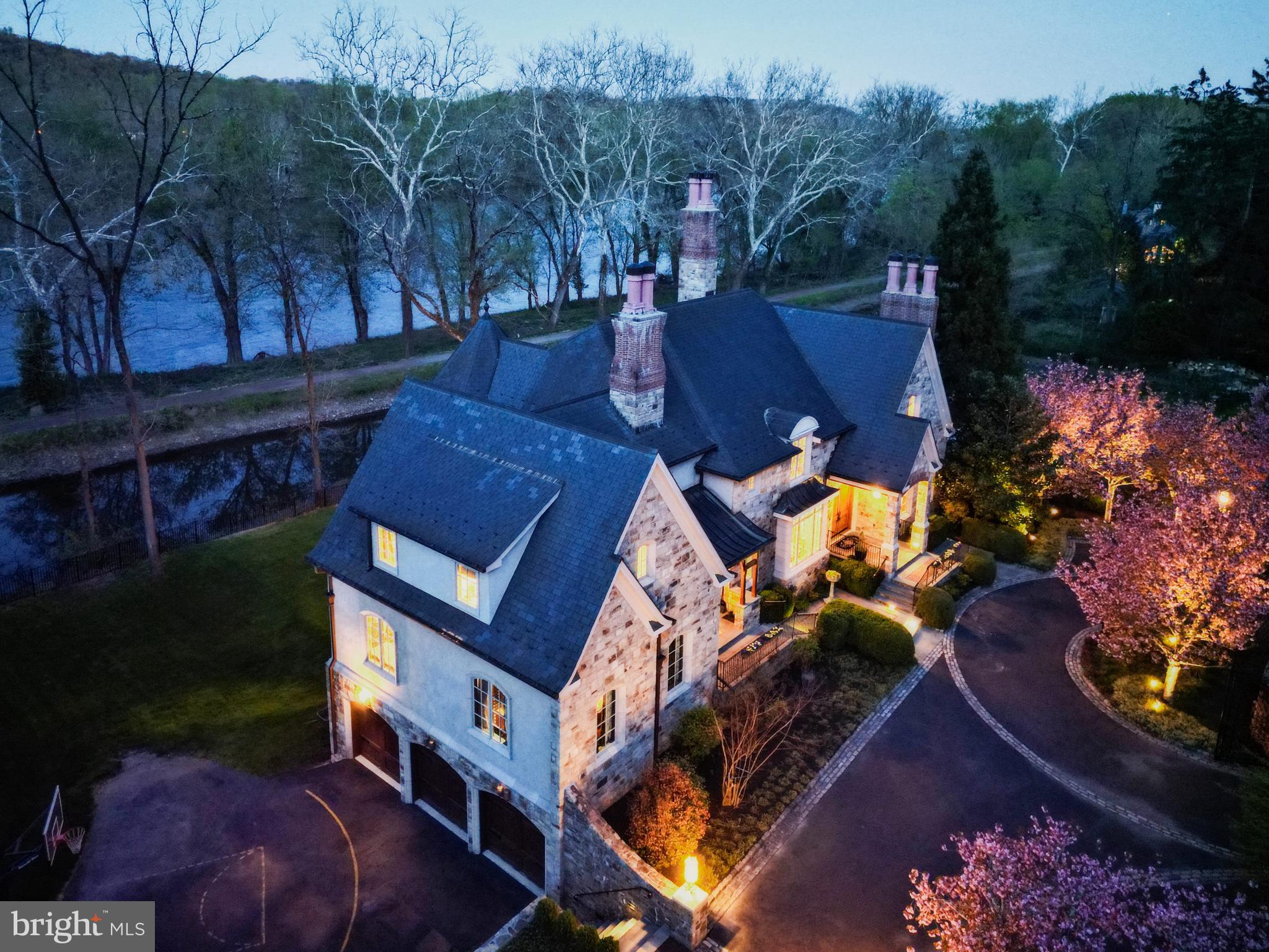 1726 RIVER ROAD