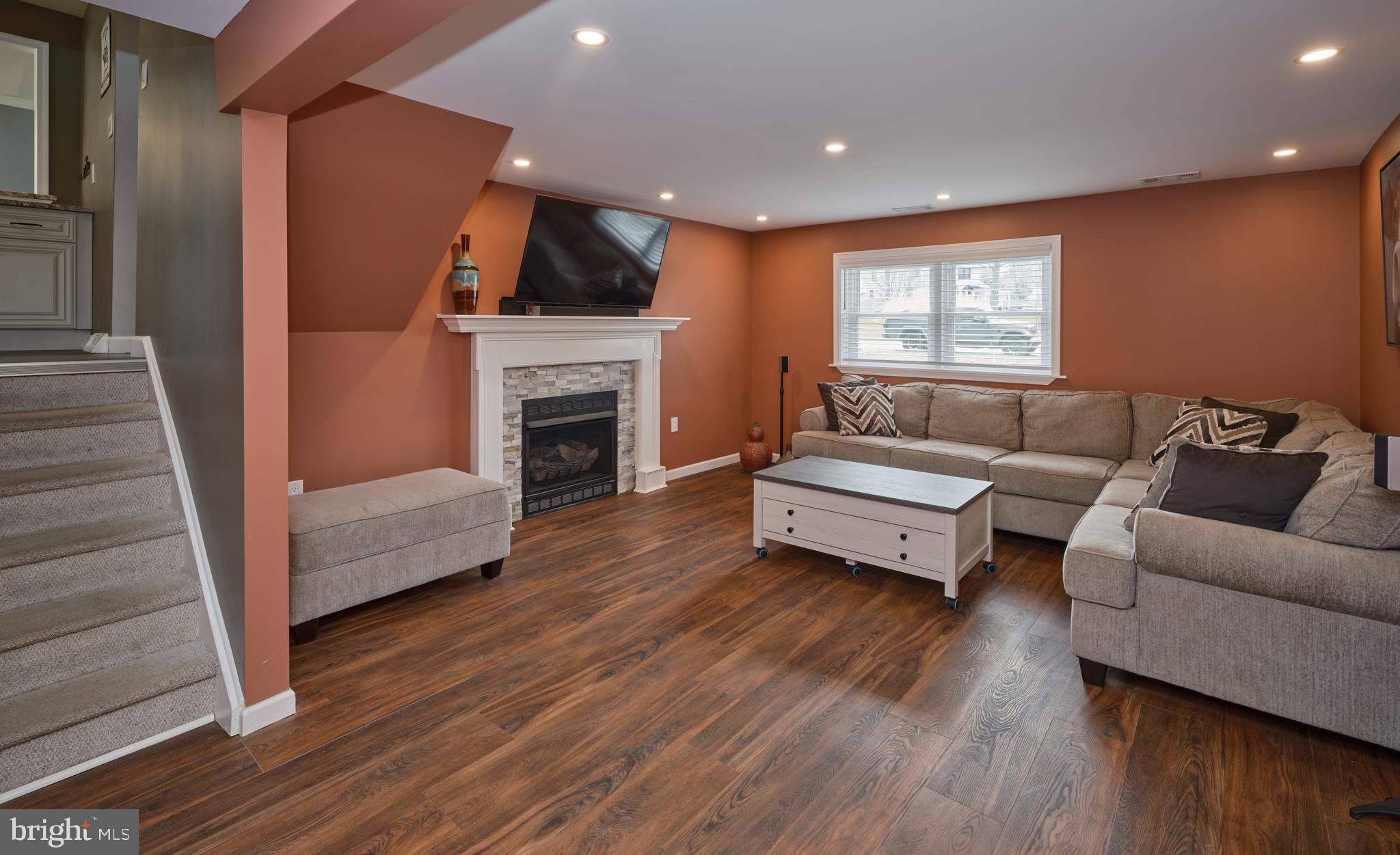 129 CLEMATIS WAY