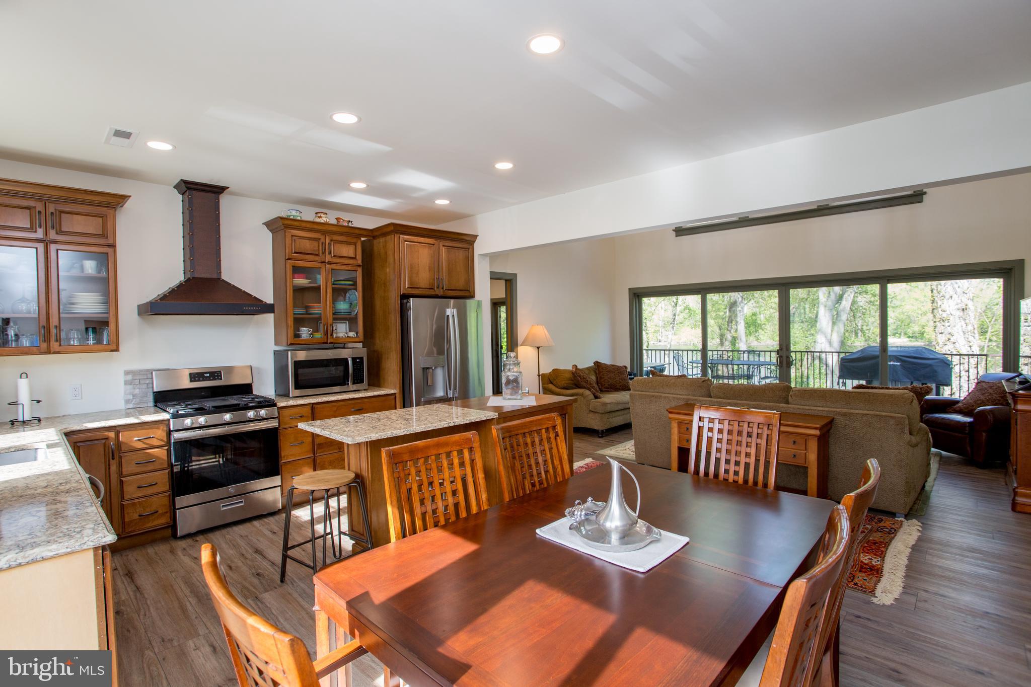 10 WALTERS LANE