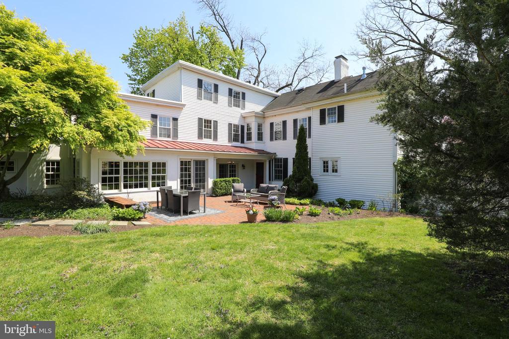 336 LINDEN AVE