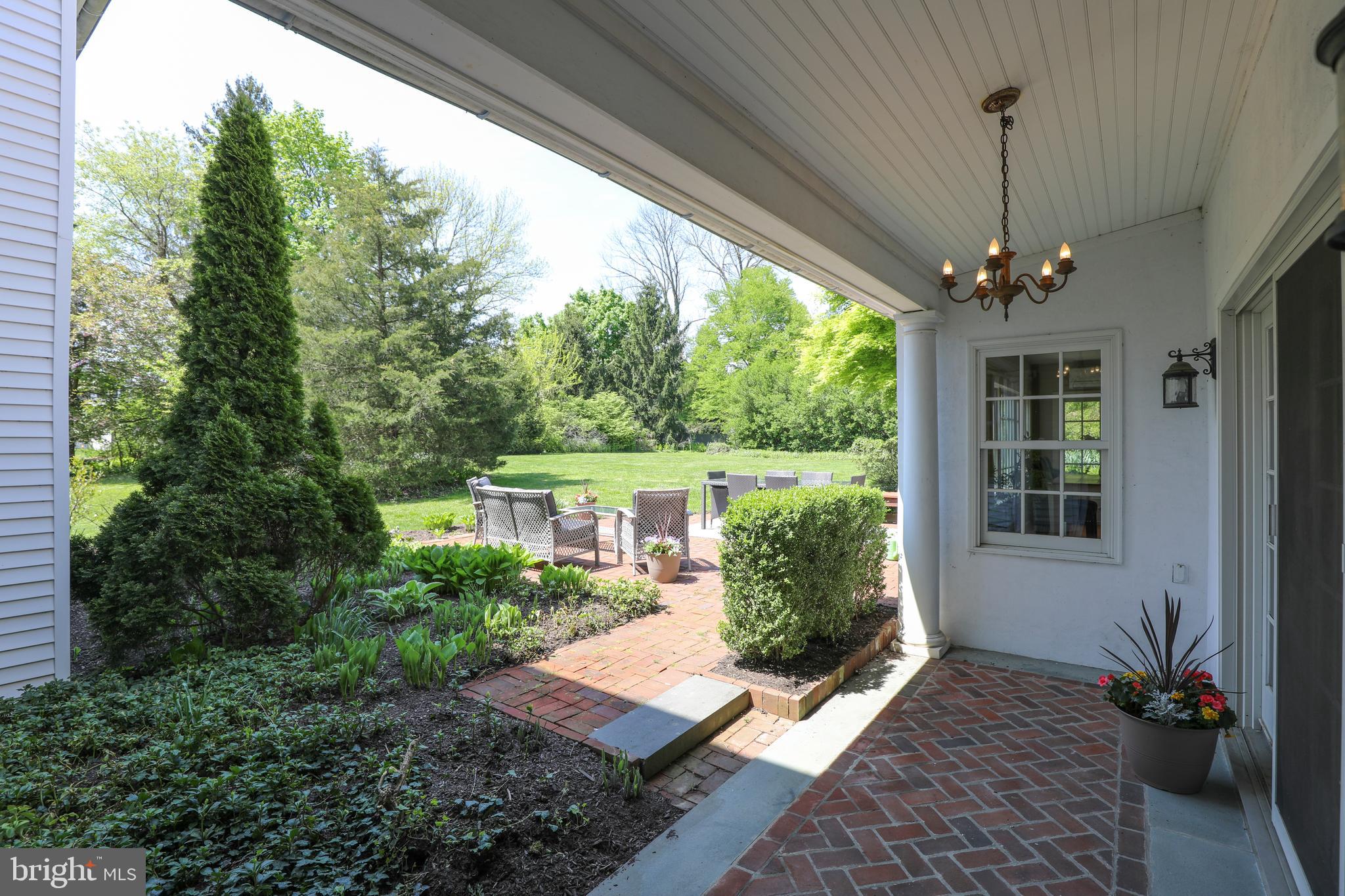336 LINDEN AVE