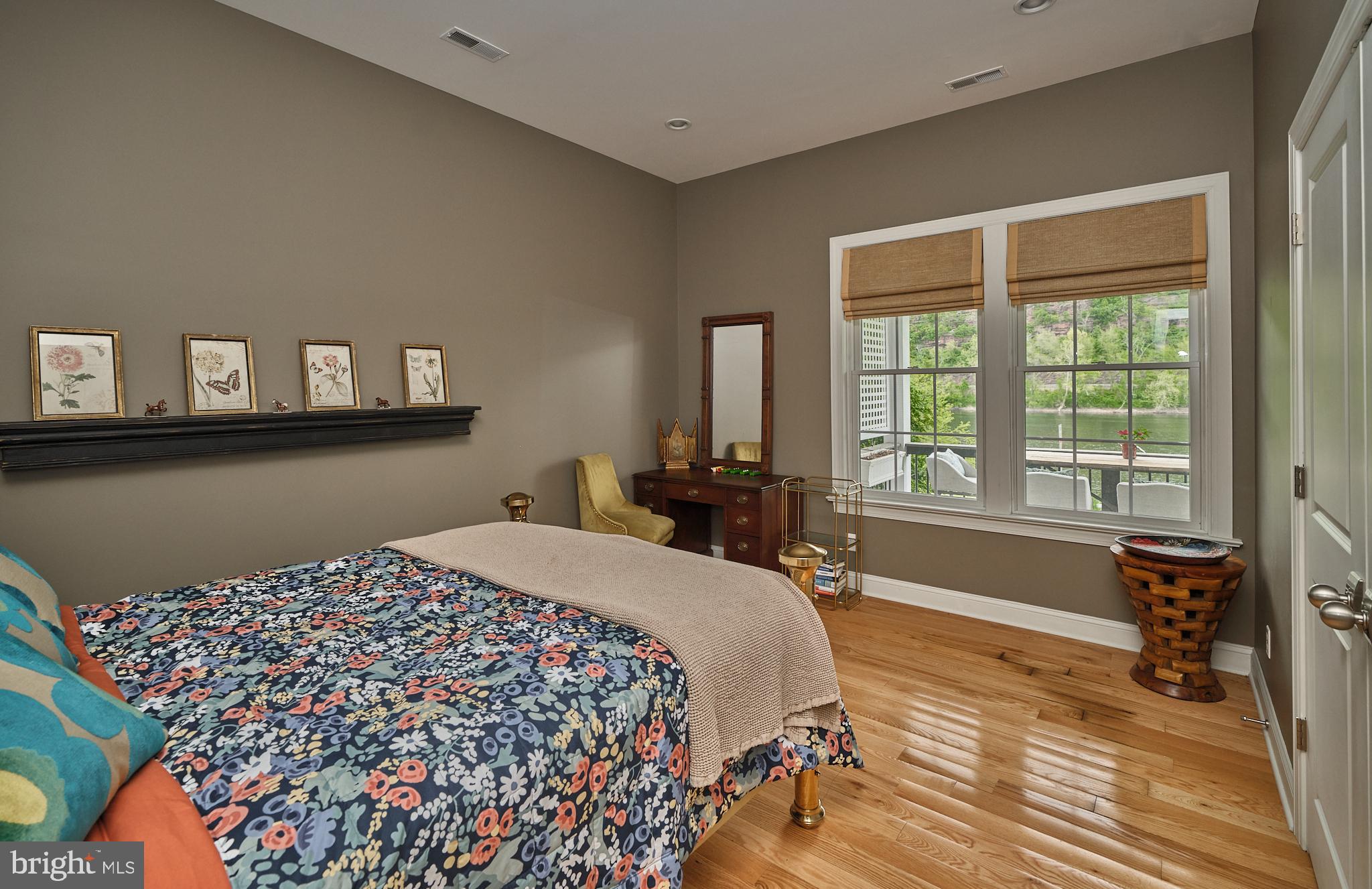 1800 Unit #4 RIVER ROAD