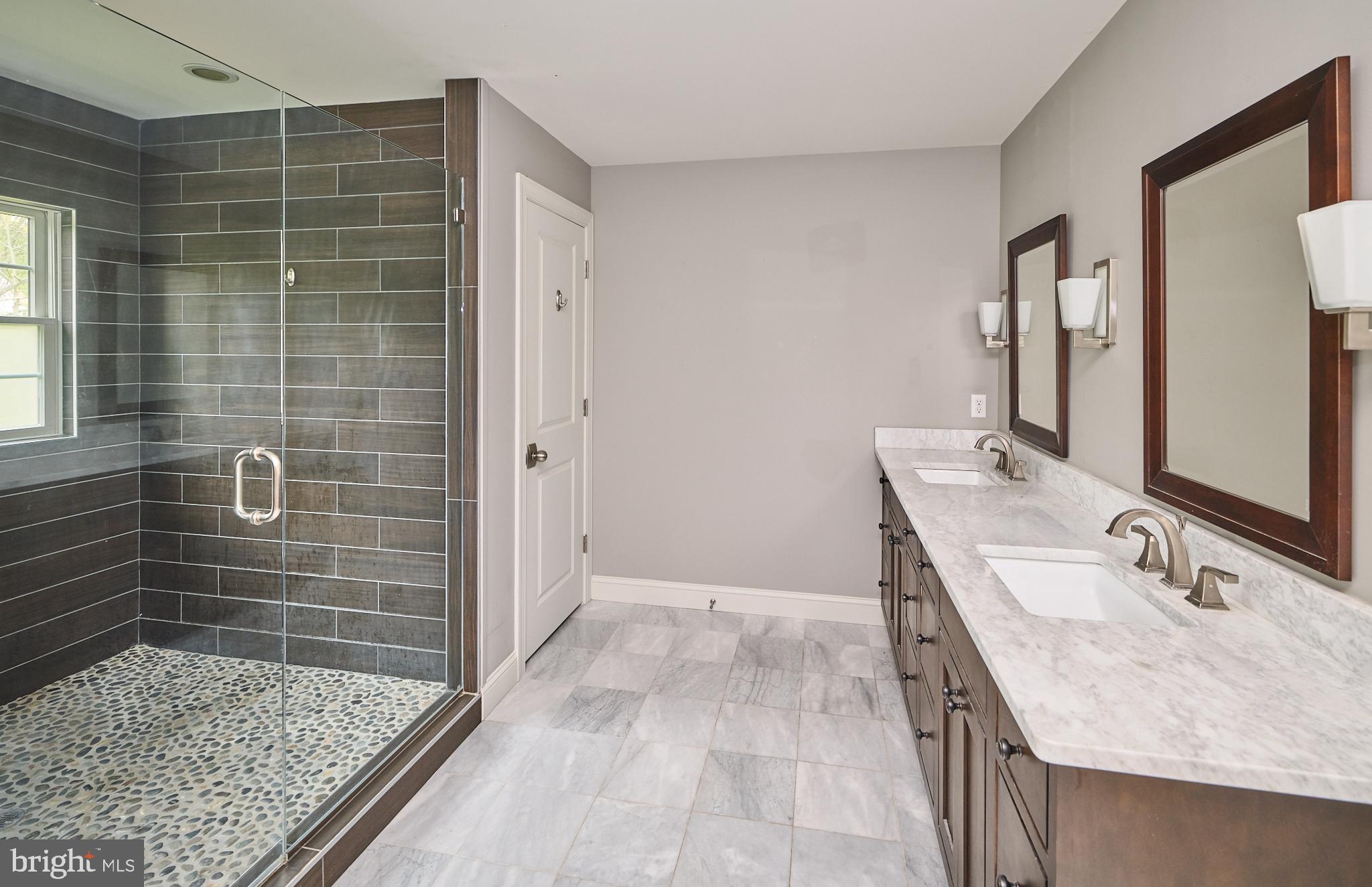 1800 Unit #4 RIVER ROAD