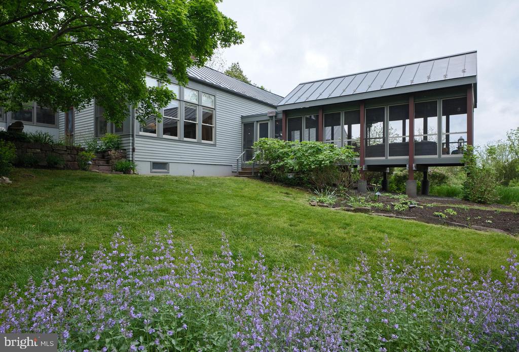7 HAYDEN LANE