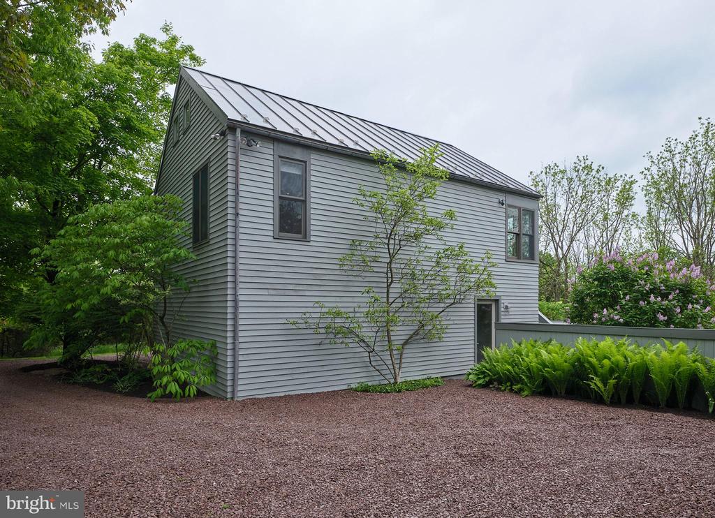 7 HAYDEN LANE