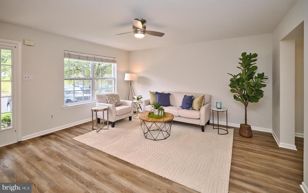 5515 RINKER CIRCLE 350