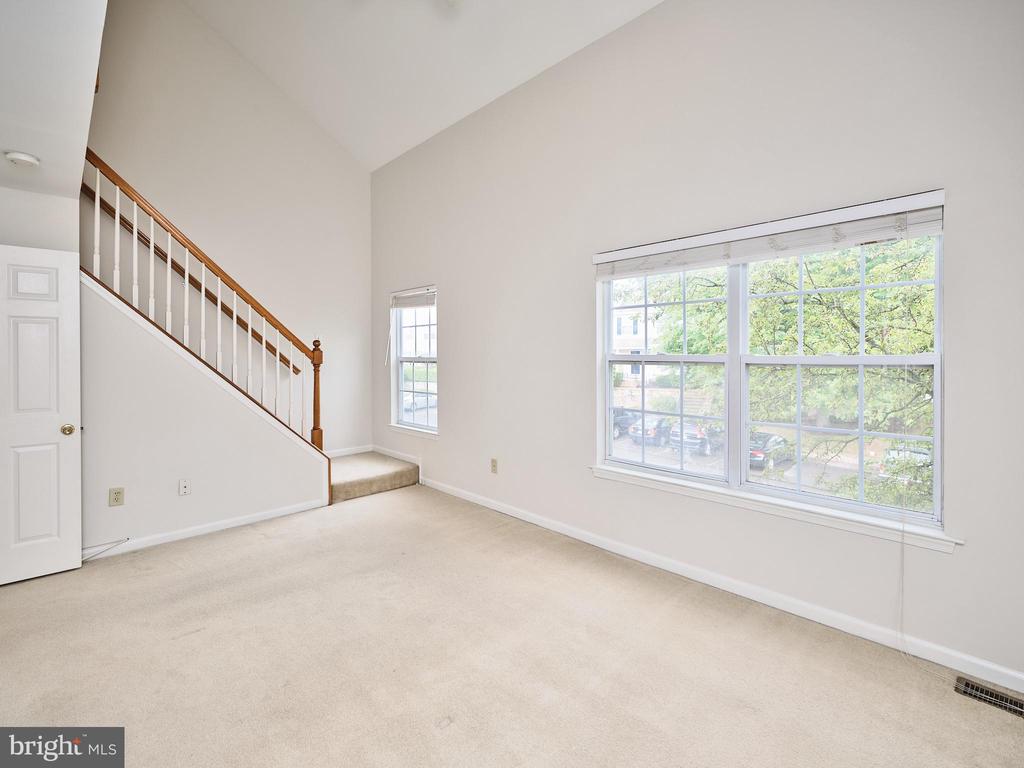 5515 RINKER CIRCLE 350