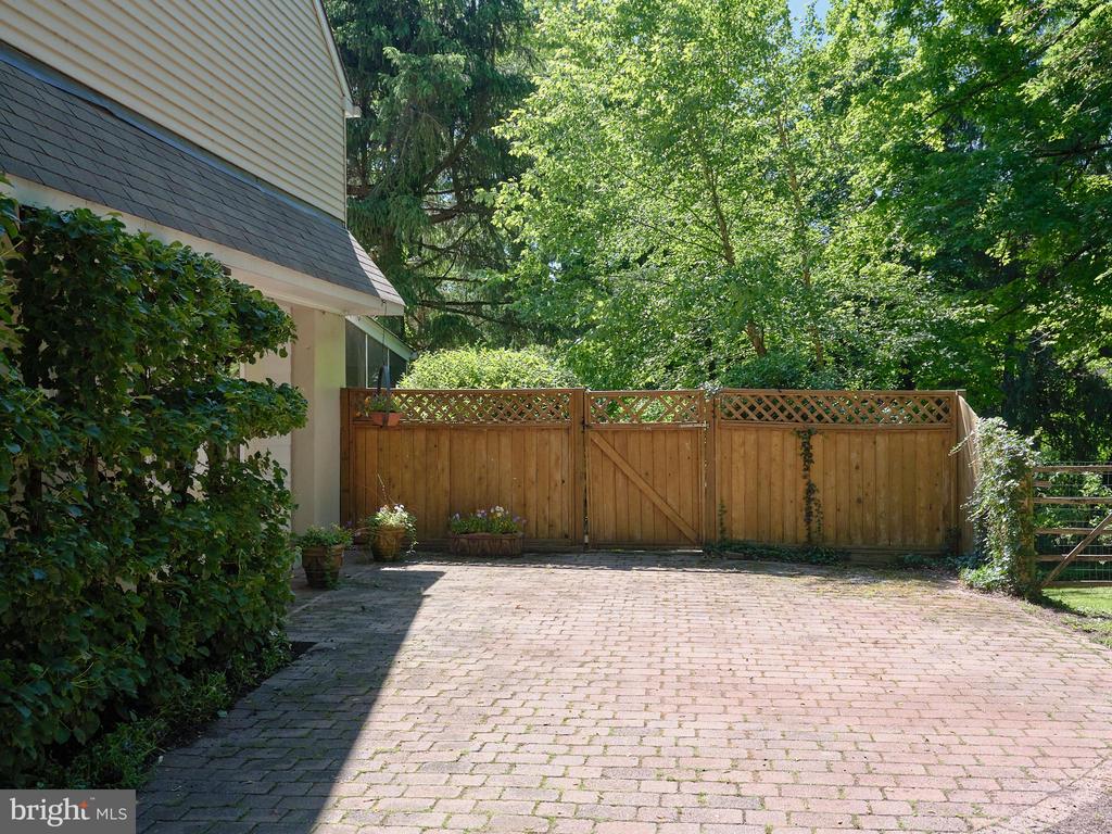 2727 DURHAM ROAD