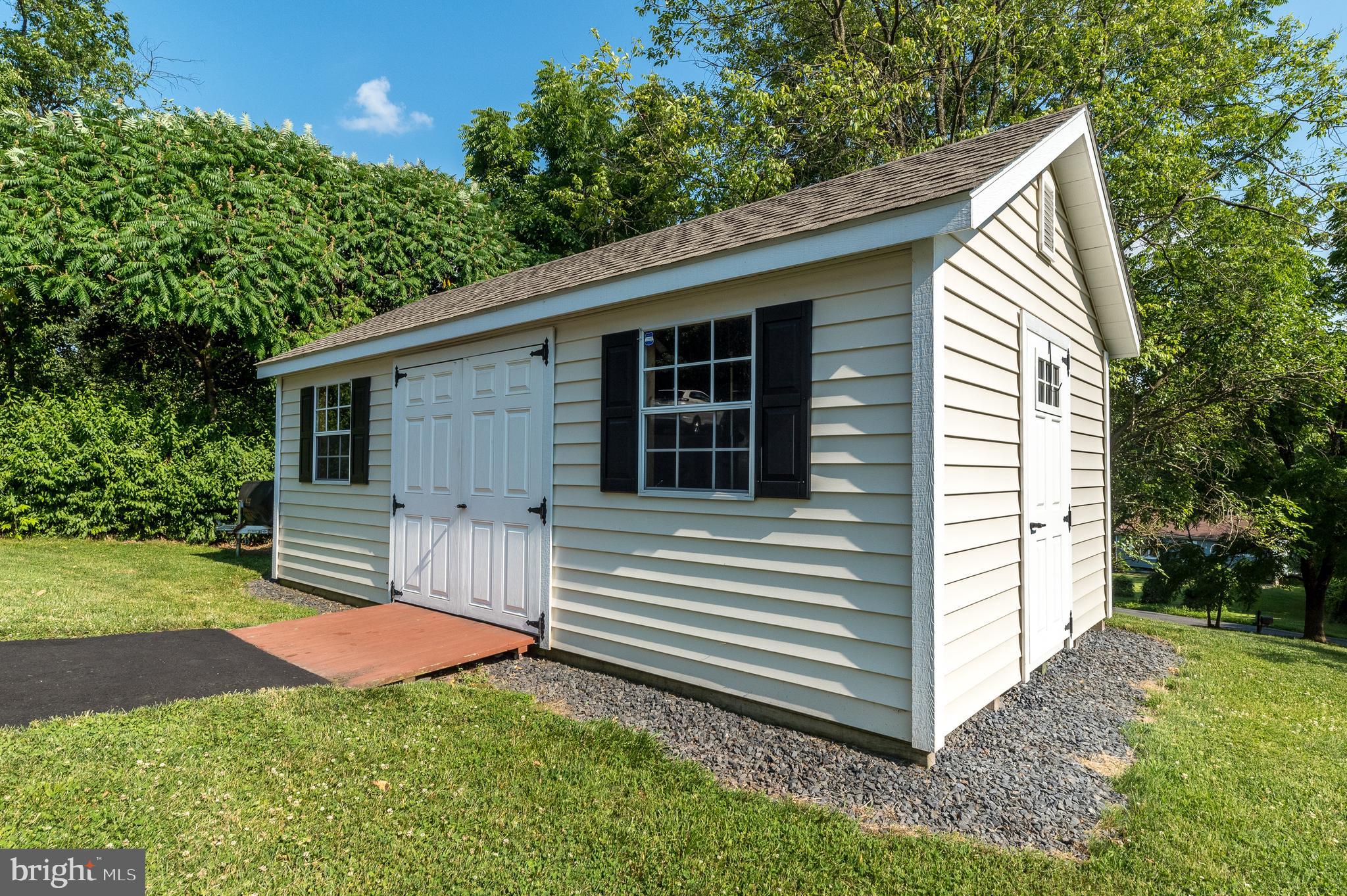 1425 PARKLAND ROAD
