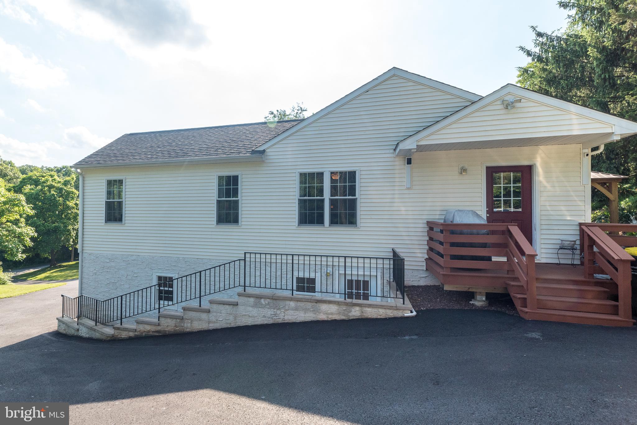 1425 PARKLAND ROAD