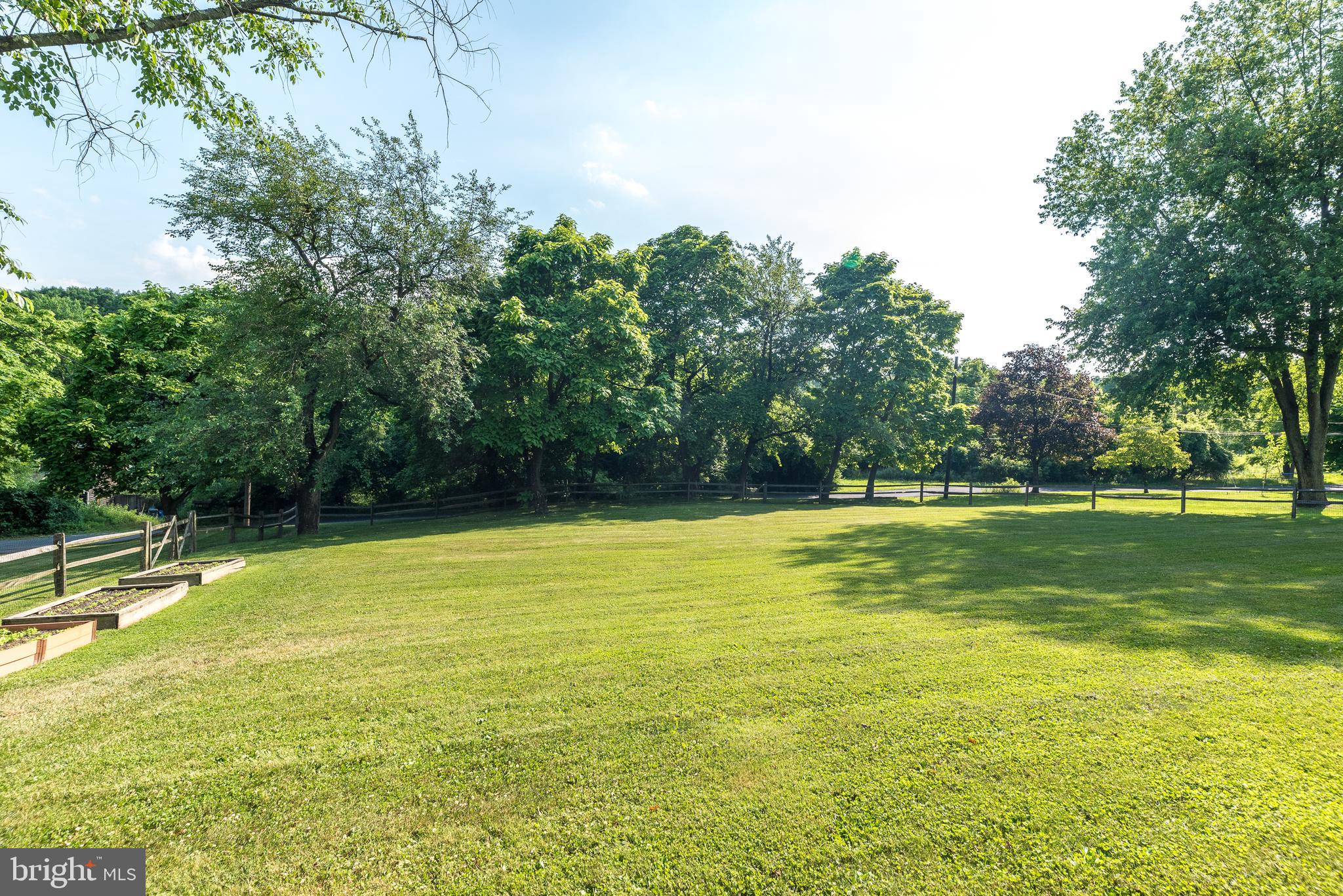 1425 PARKLAND ROAD