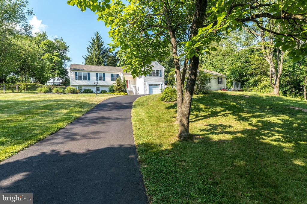 1425 PARKLAND ROAD
