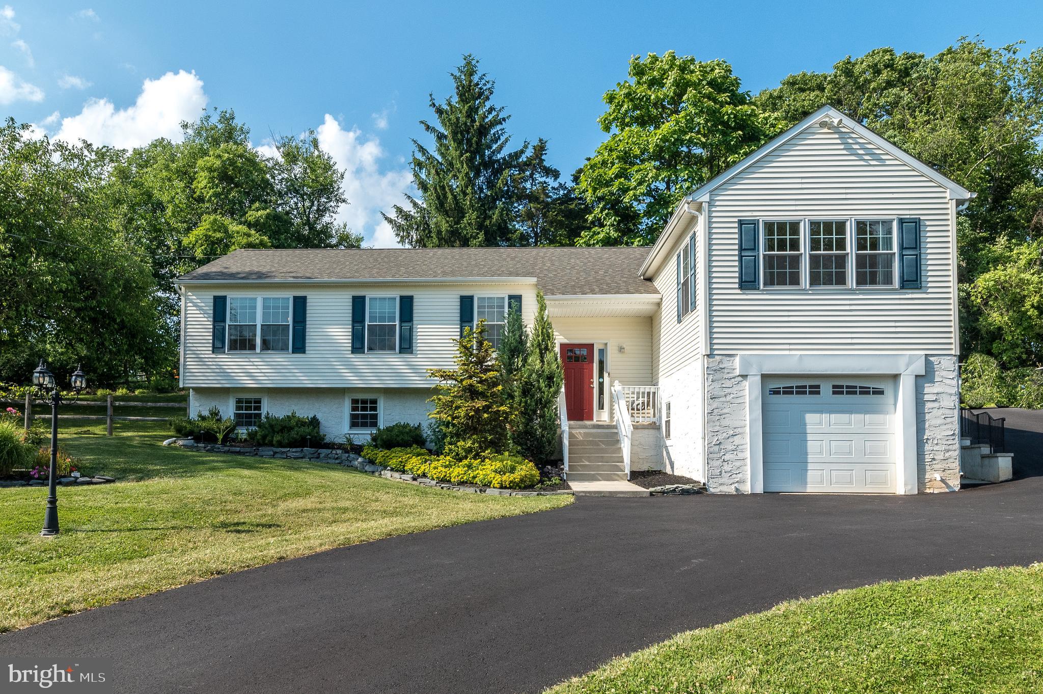 1425 PARKLAND ROAD