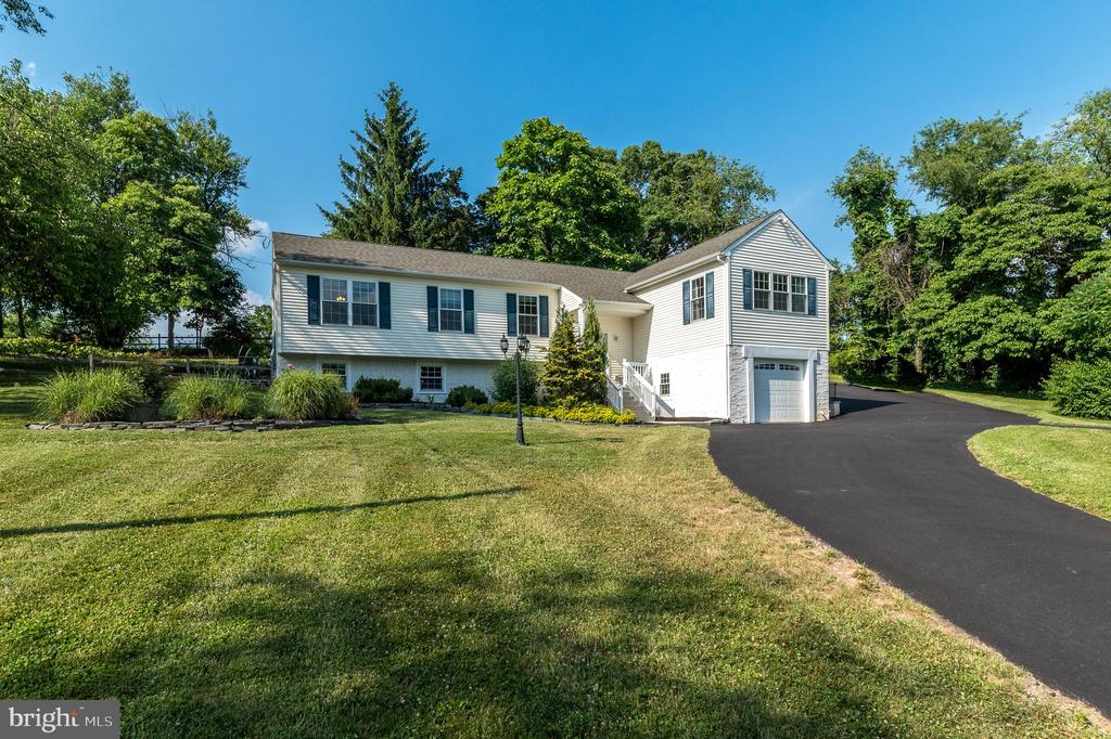 1425 PARKLAND ROAD