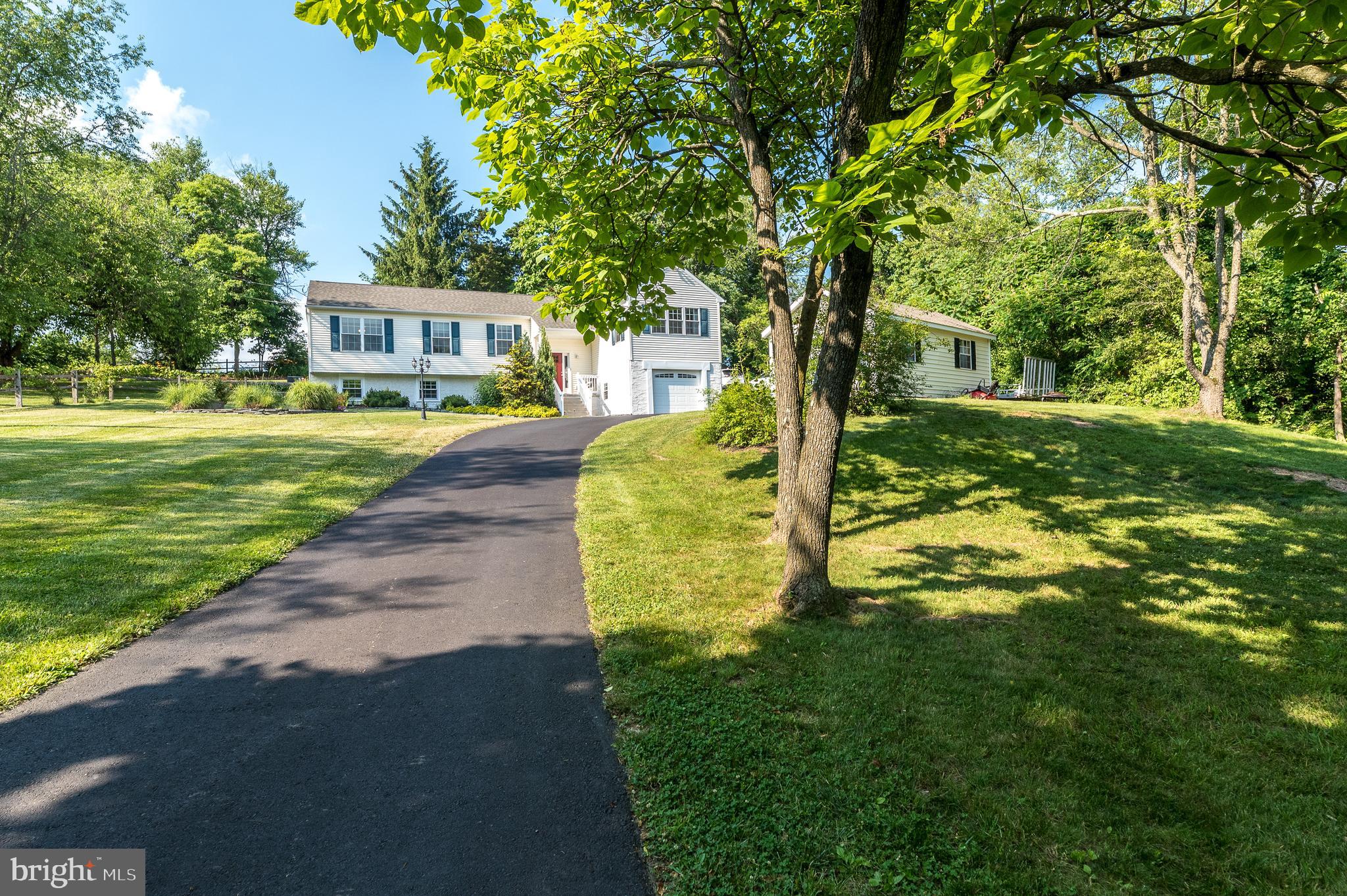 1425 PARKLAND ROAD