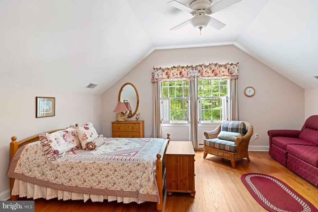 6168 GREENHILL ROAD