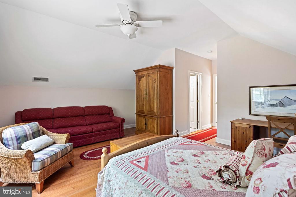 6168 GREENHILL ROAD