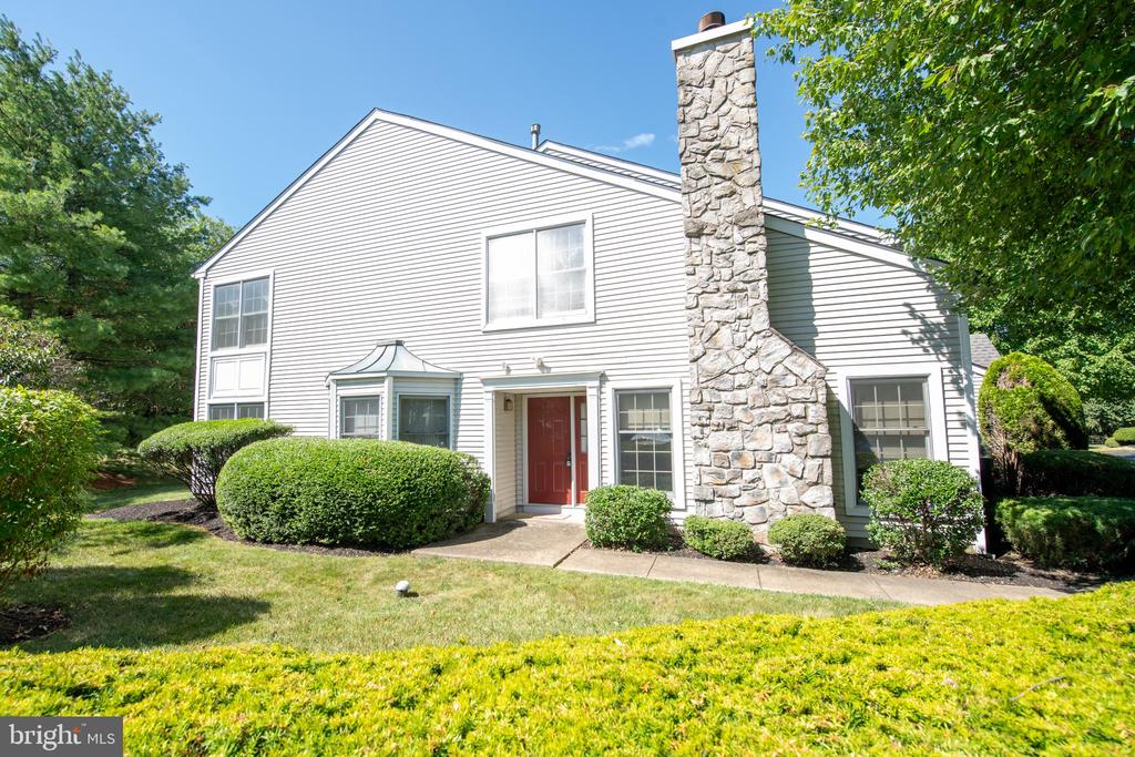 28 GAYLORD COURT