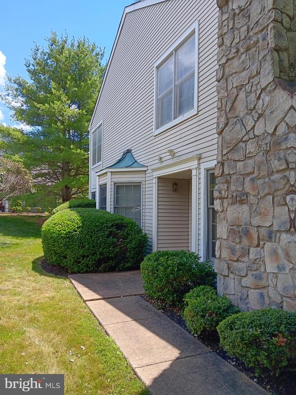 28 GAYLORD COURT