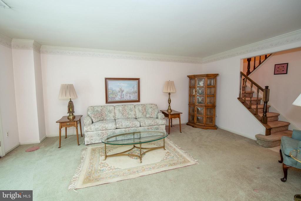 28 GAYLORD COURT