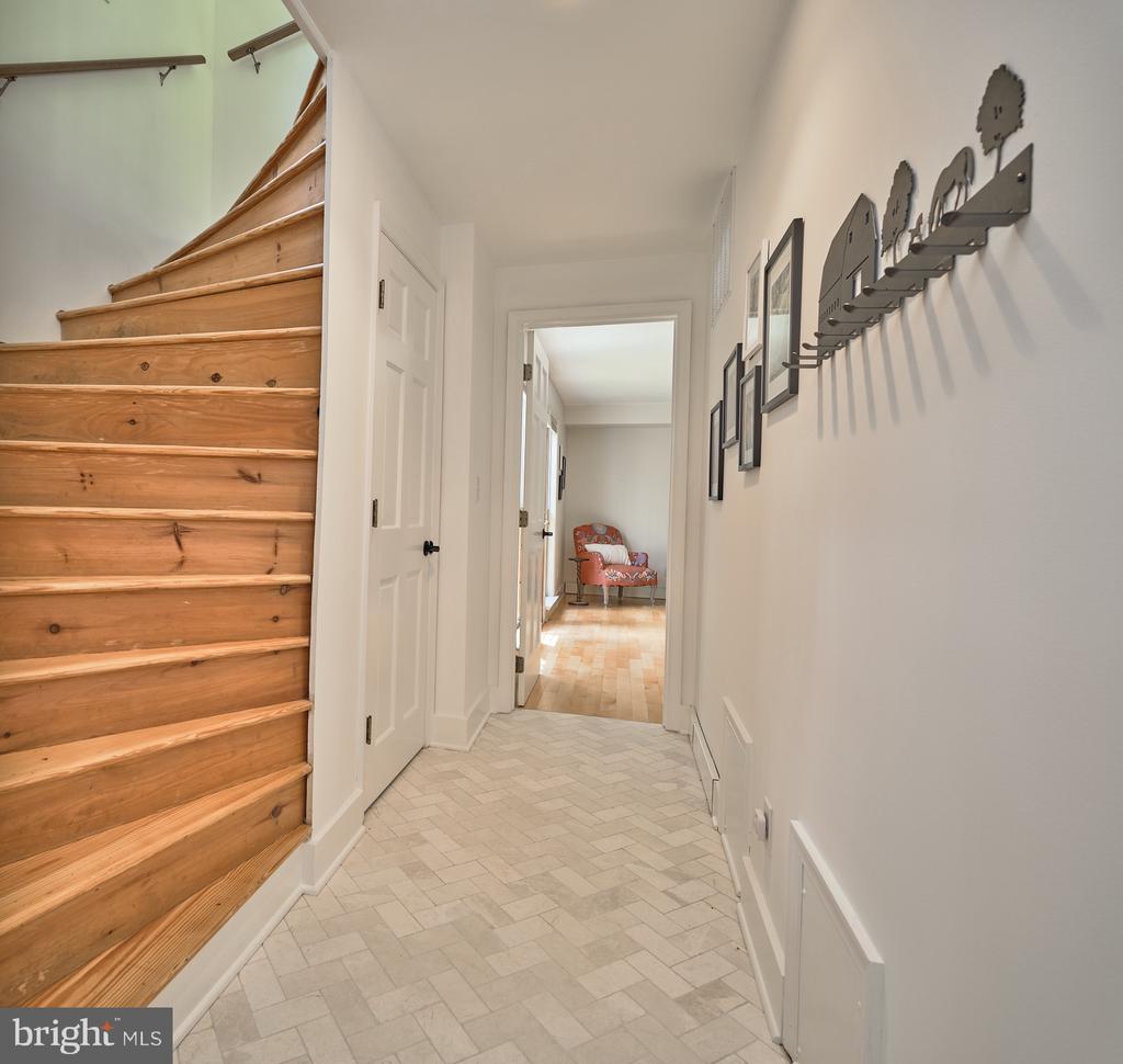 2884 GALLOWS HILL ROAD