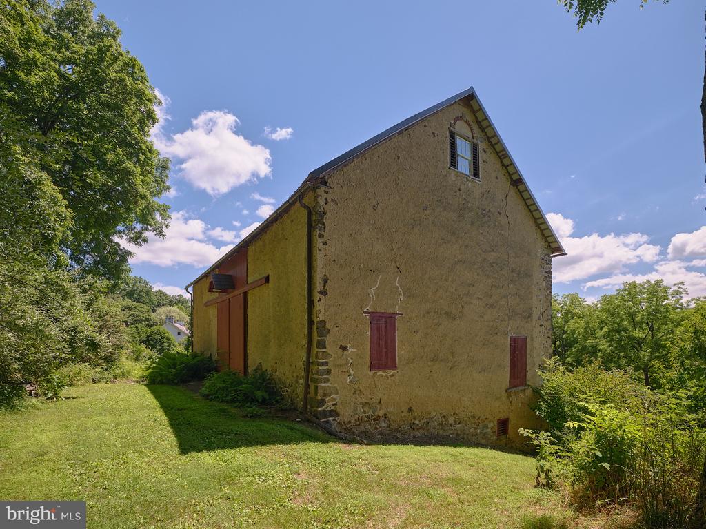 2884 GALLOWS HILL ROAD
