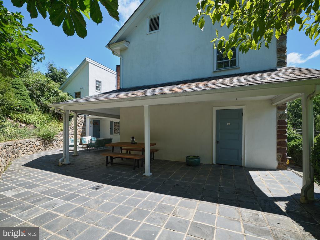 2884 GALLOWS HILL ROAD