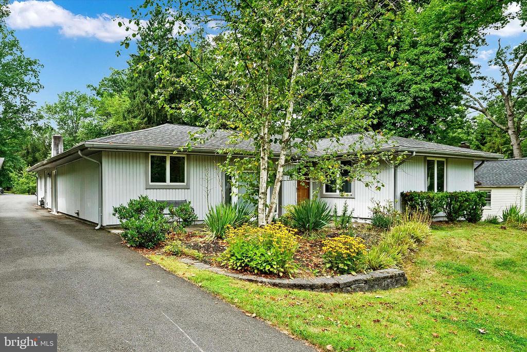 1418 SCHOOLHOUSE ROAD