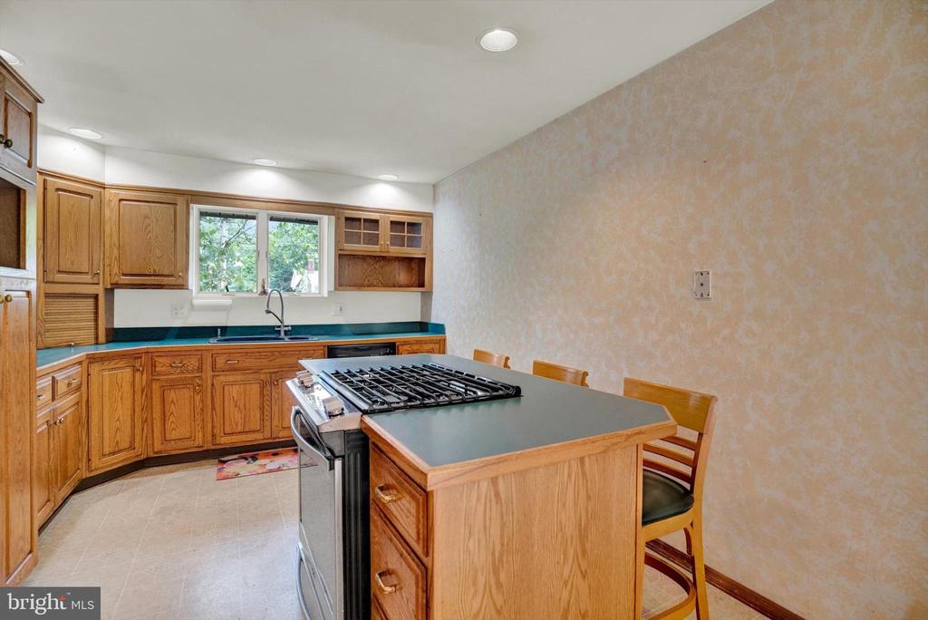 1418 SCHOOLHOUSE ROAD