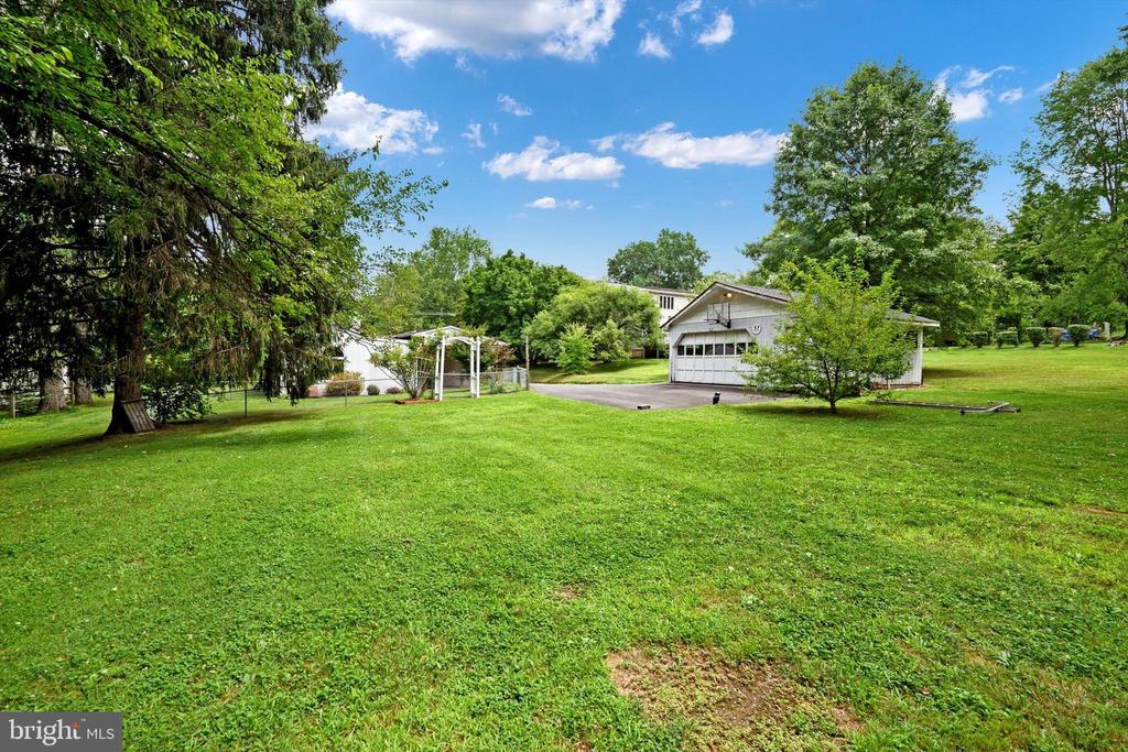 1418 SCHOOLHOUSE ROAD