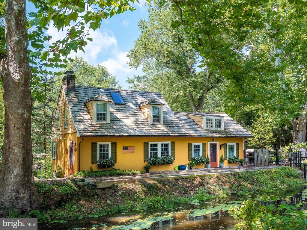 2472 RIVER ROAD