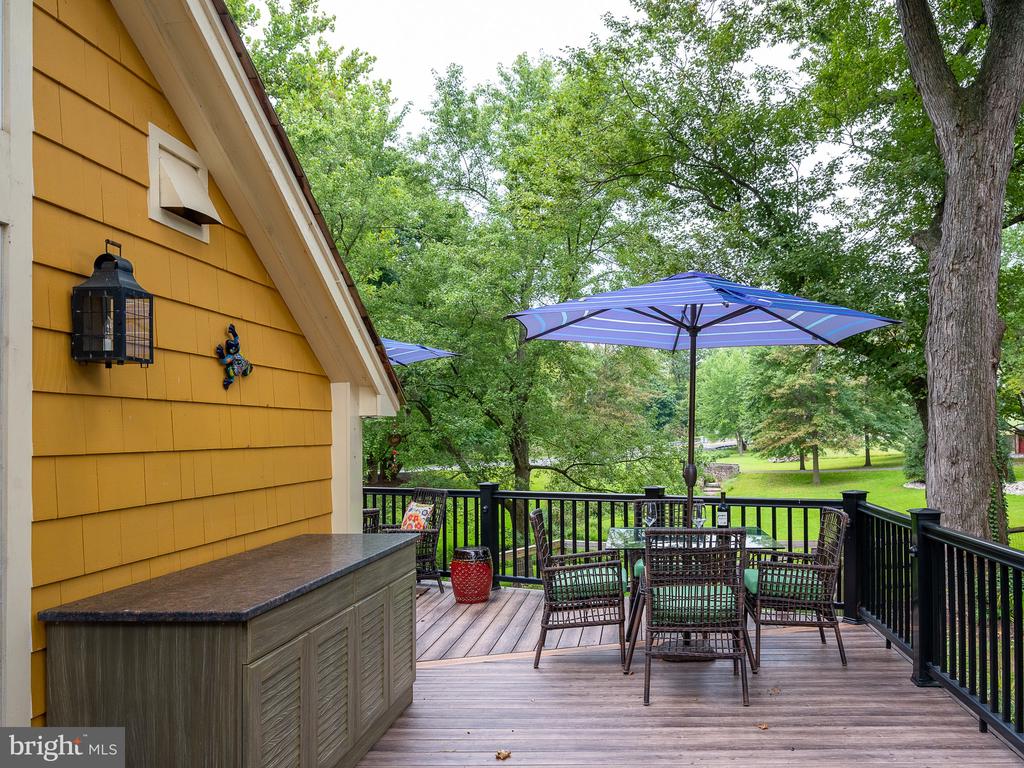 2472 RIVER ROAD