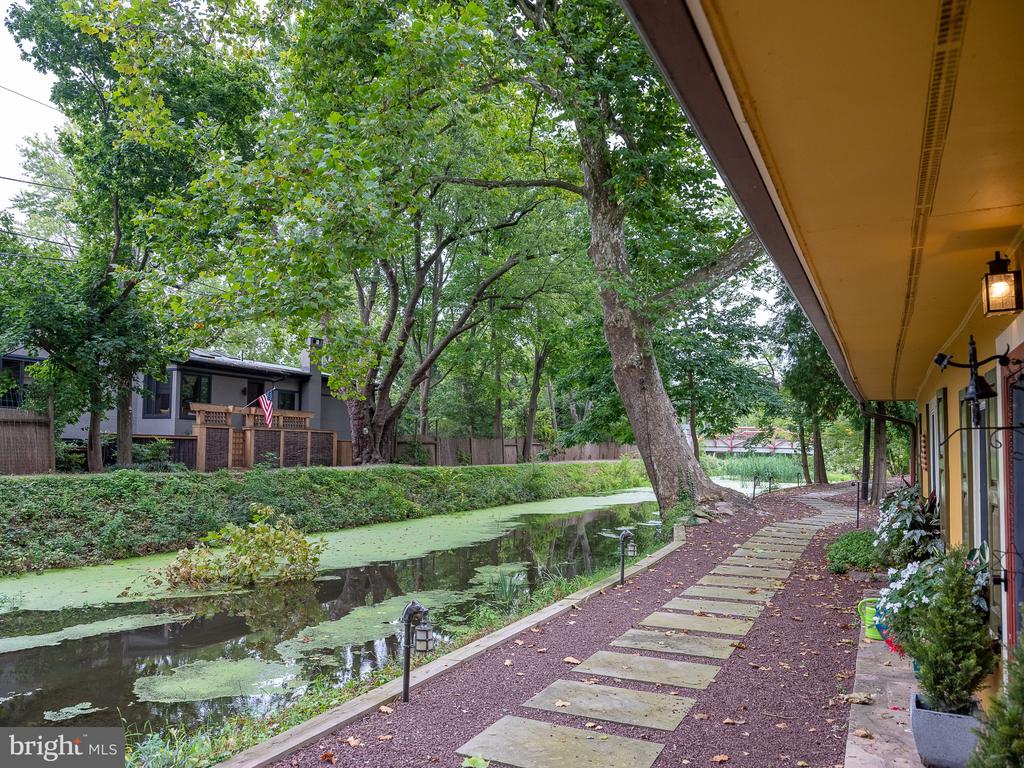 2472 RIVER ROAD