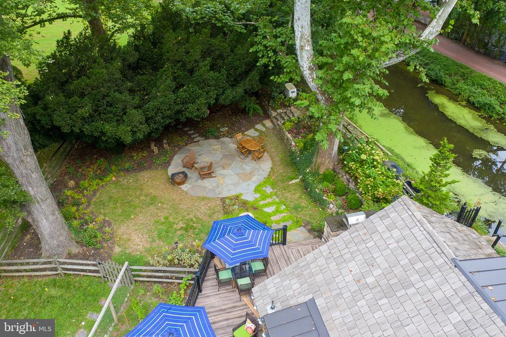 2472 RIVER ROAD