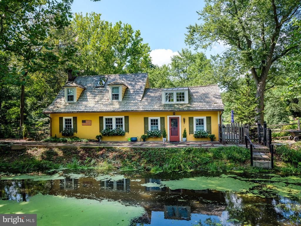 2472 RIVER ROAD