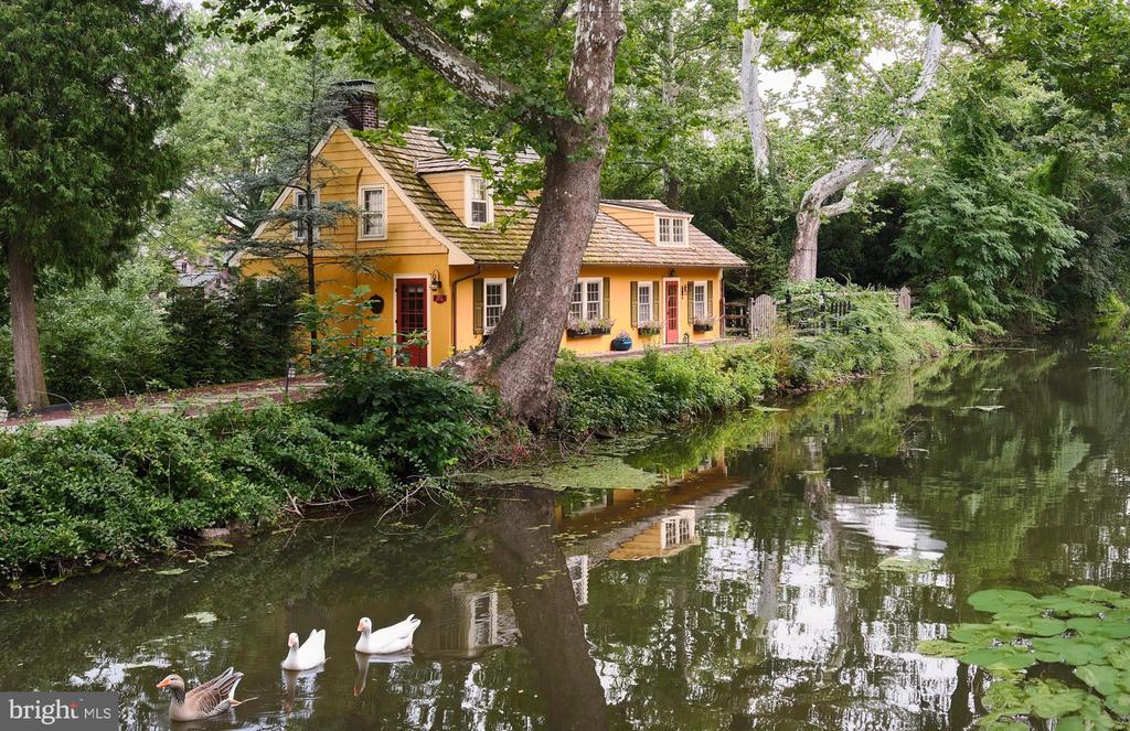 2472 RIVER ROAD