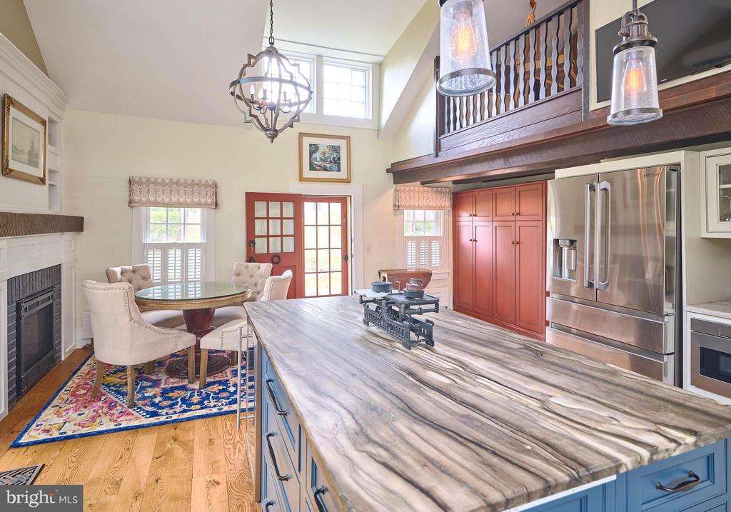 2472 RIVER ROAD