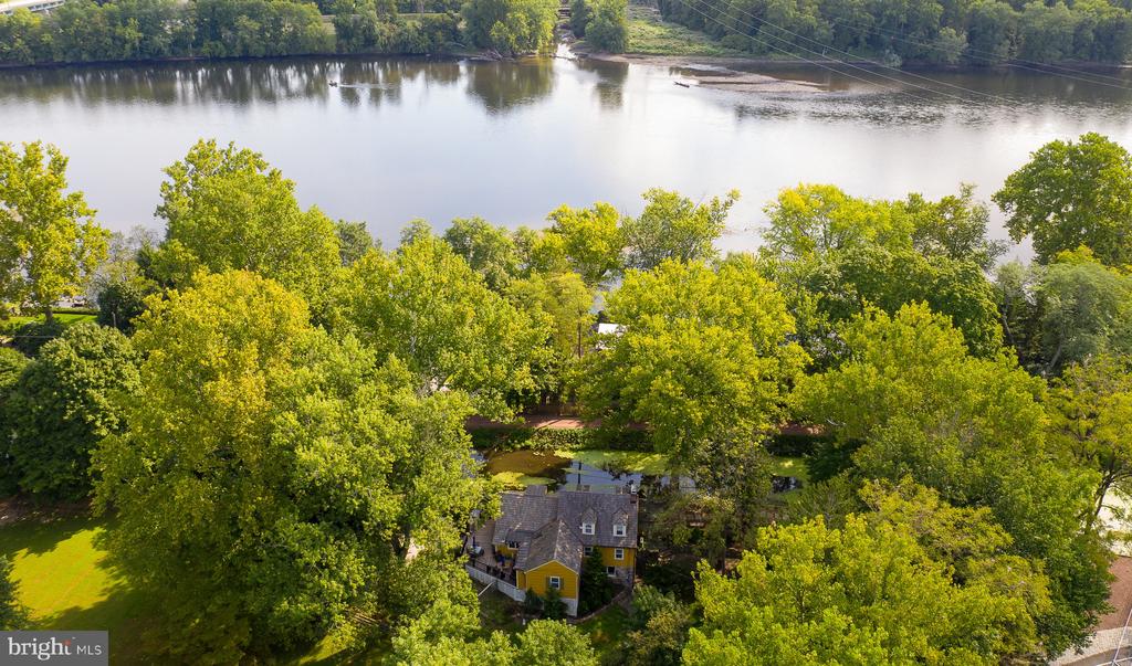 2472 RIVER ROAD