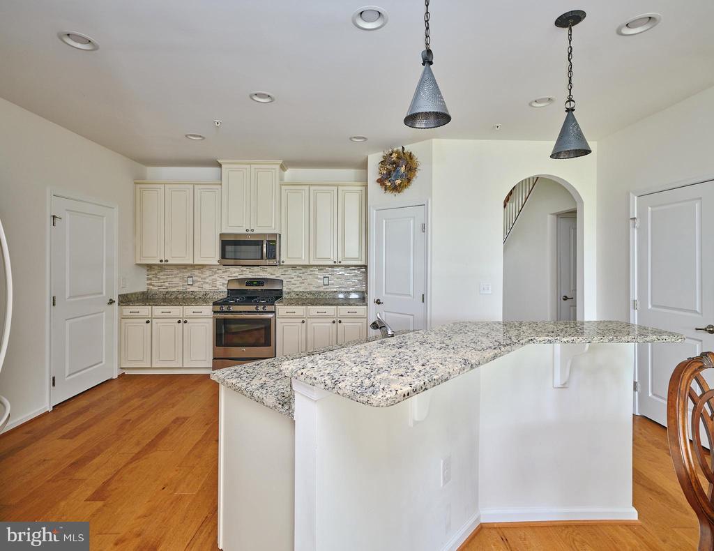 1047 ARBOUR LANE