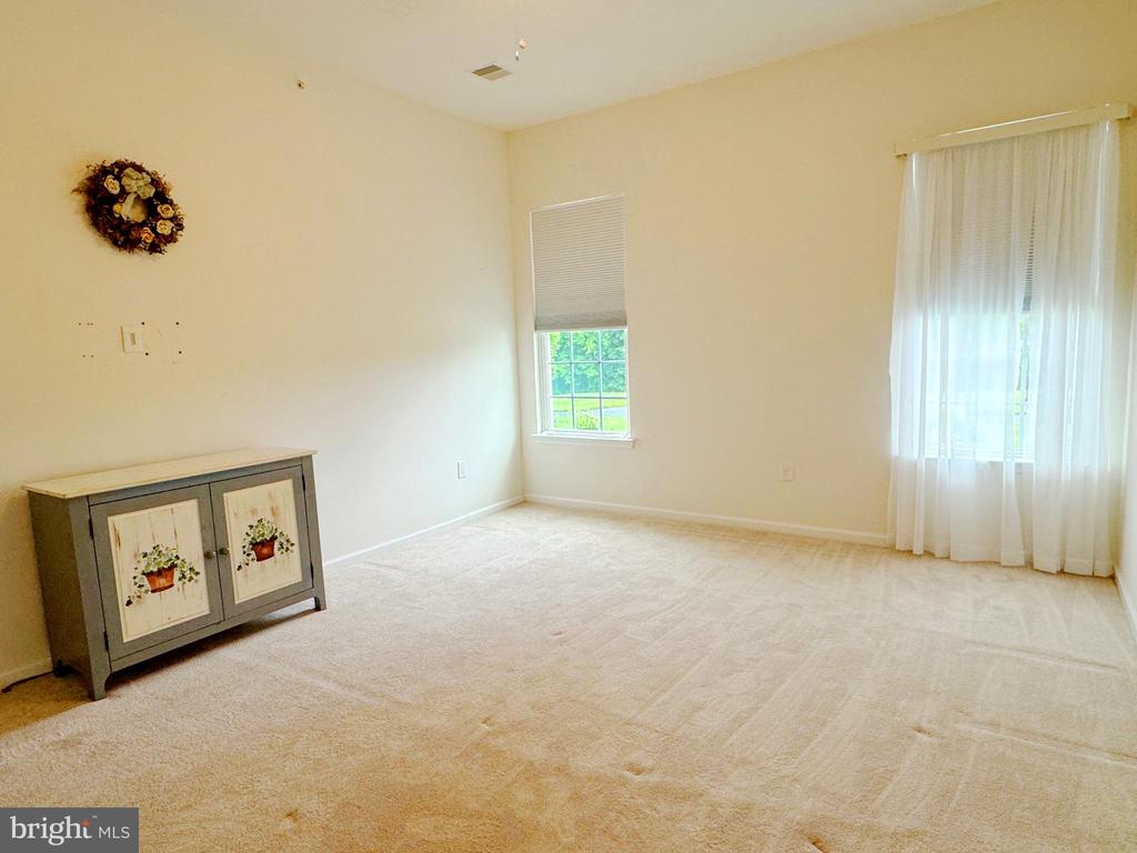 1047 ARBOUR LANE