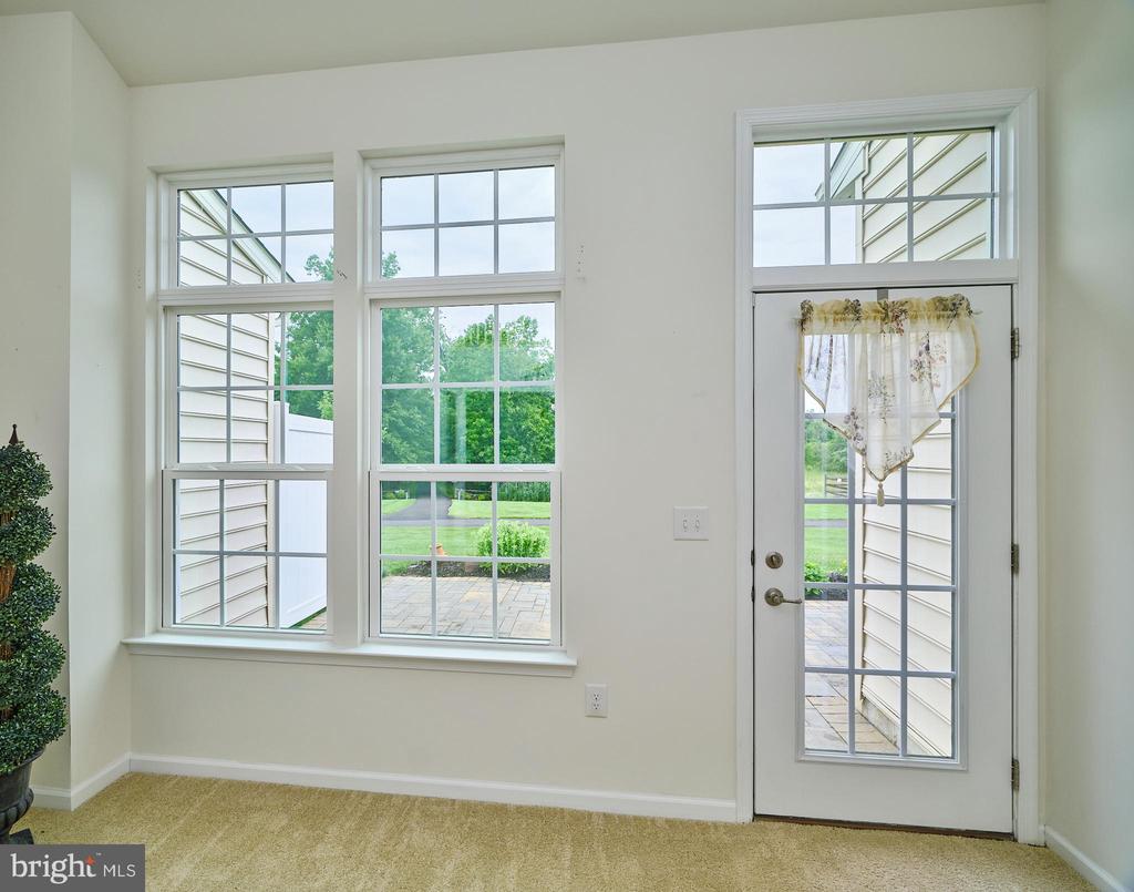 1047 ARBOUR LANE