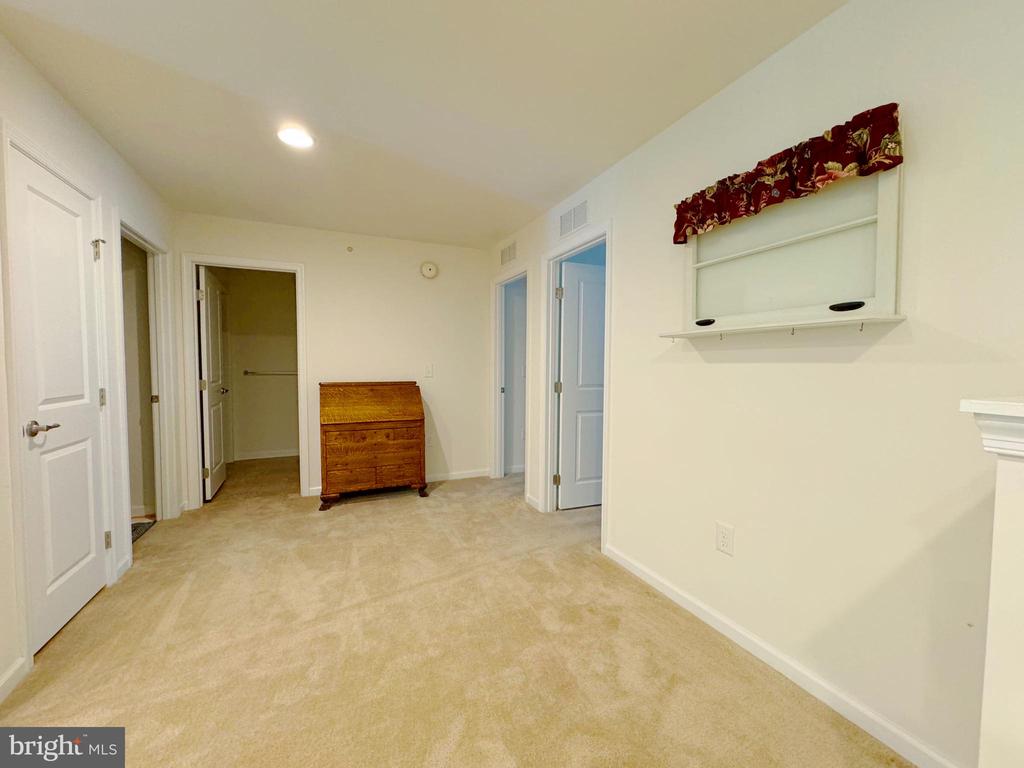 1047 ARBOUR LANE