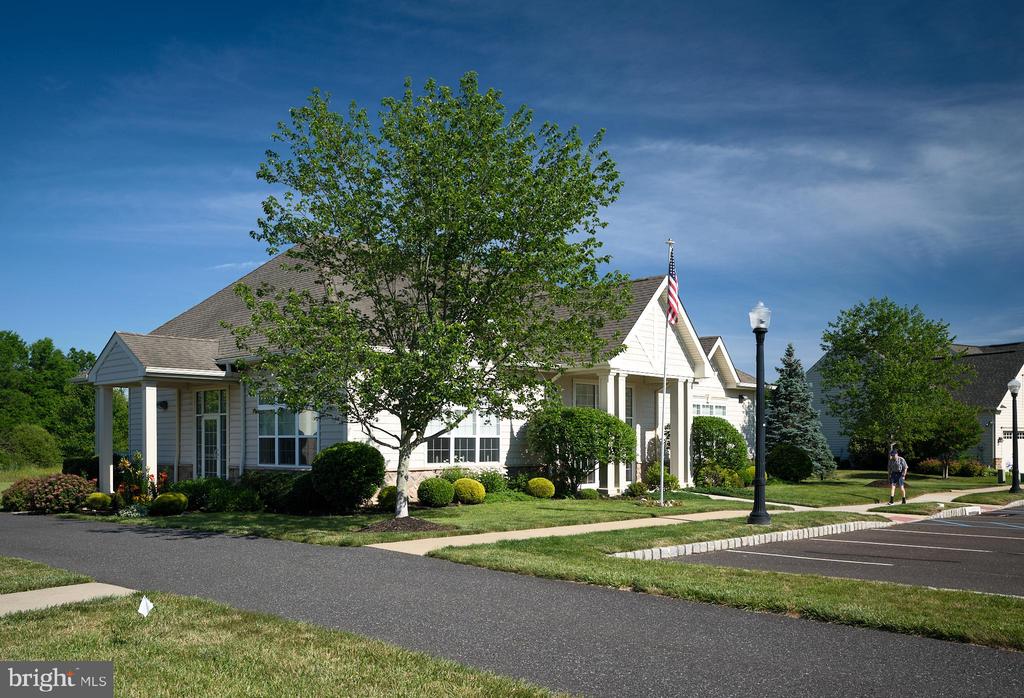 1047 ARBOUR LANE