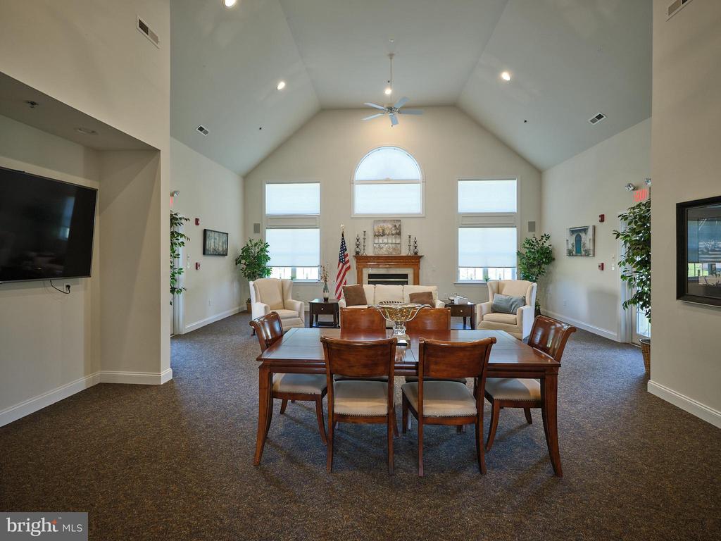 1047 ARBOUR LANE