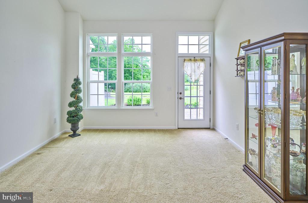 1047 ARBOUR LANE