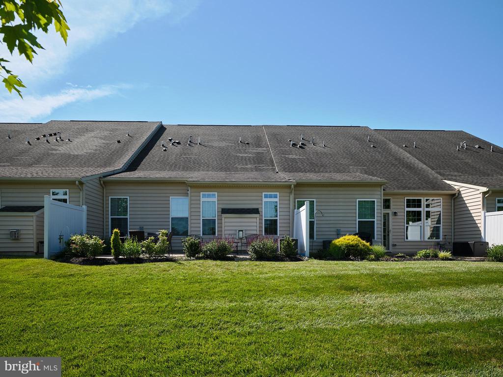 1047 ARBOUR LANE