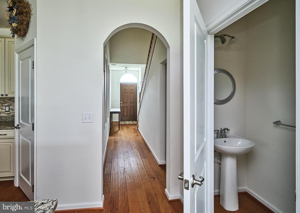 1047 ARBOUR LANE
