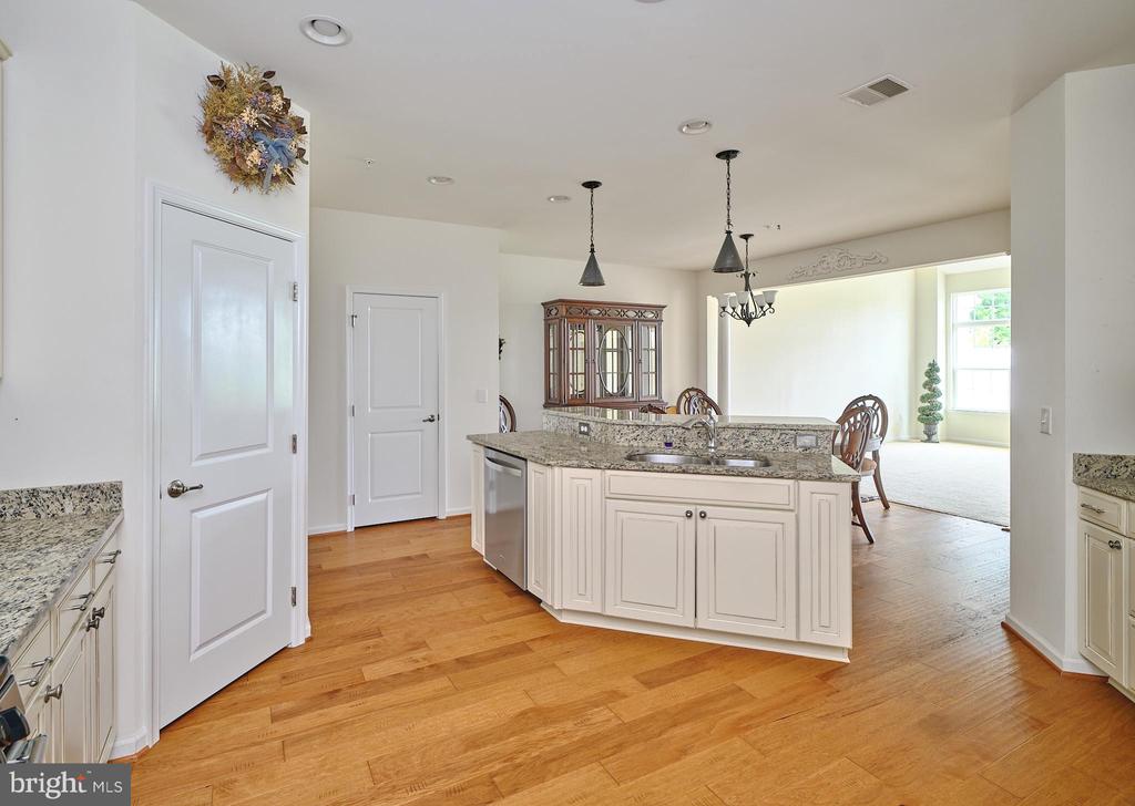 1047 ARBOUR LANE
